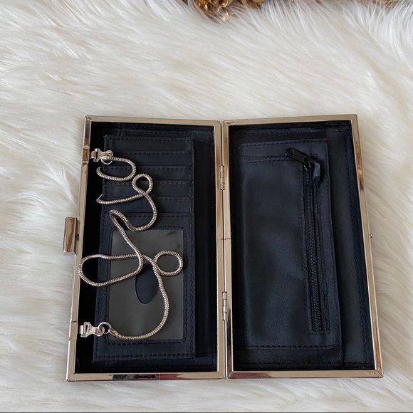 Miche Wallett with Chain - Picture 7 of 11